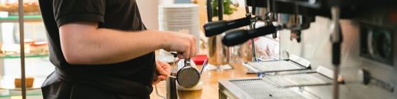 Mitarbeiter im Café